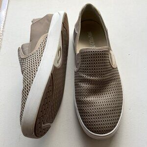 OluKai Lae‘ahi Men's Breathable Slip-Ons- size M8- Clay